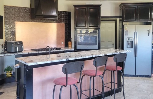 North Frontenac House | Spacious Country Retreat Near K&P Trail* Hot Tub* Water Access & Heated Pool