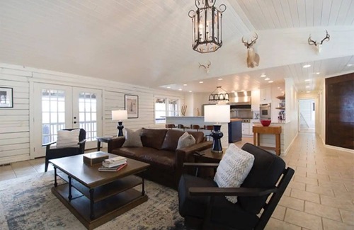 Thompson's Station Cabin | Spacious Cabin with Large Porch and Beautiful Views