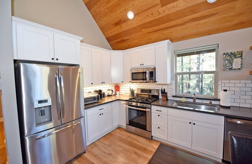 Washington Cabin | Spacious Cabin, Amazing deck & Yuba River View, Sauna, Nescafe, Beach & EVPlug.