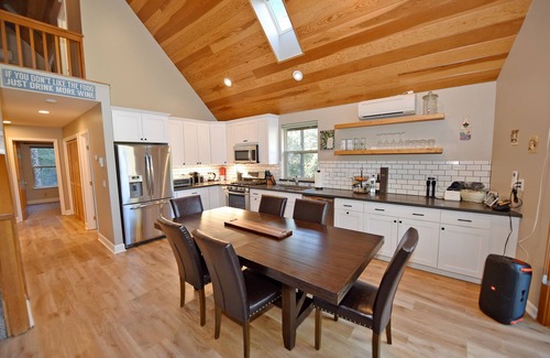 Washington Cabin | Spacious Cabin, Amazing deck & Yuba River View, Sauna, Nescafe, Beach & EVPlug.