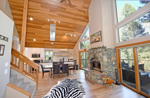 Washington Cabin | Spacious Cabin, Amazing deck & Yuba River View, Sauna, Nescafe, Beach & EVPlug.