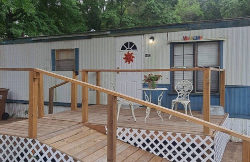 Harold House | Spacious Cabin experience, convenient to local attractions, modern conveniences