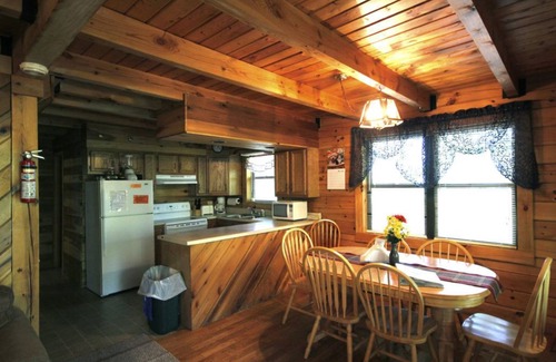 Hico Cabin | Spacious Cabin sleeps 8!