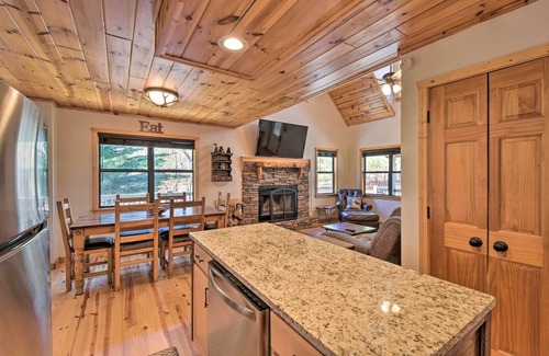 Blairsville Cabin | Spacious Cabin w/Furnished Deck + Hot Tub!