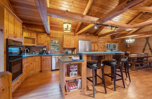 Lutsen Cabin | Spacious cabin with beautiful sunset views on Caribou Lake