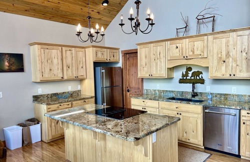 Spanish Valley House | Spacious Cabin with breathtaking views