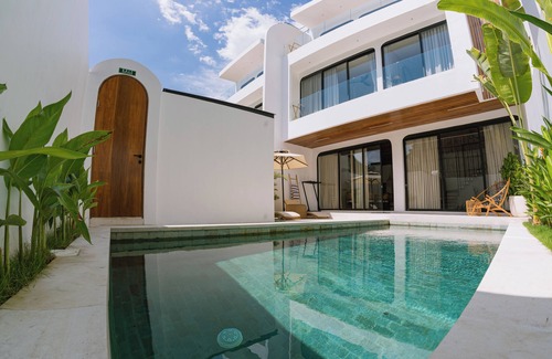 Batu Bolong Villa | Spacious Canggu Villa w/rooftop & private plunge poolnUnity Villa #1