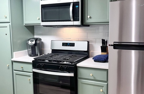 Southeast House | Spacious Capitol Hill Apartment Near Metro & Sites