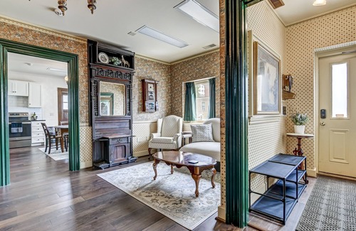 Springfield House | Spacious Carriage House | Private Entrance | Historic & Stylish