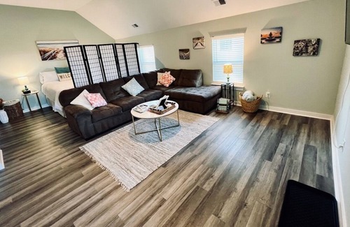 Goose Creek Apartment | Spacious Carriage House minutes from Charleston