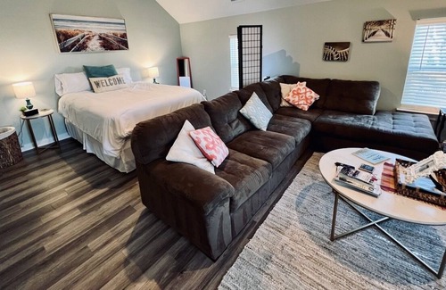Goose Creek Apartment | Spacious Carriage House minutes from Charleston