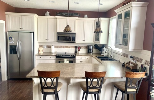Okotoks Apartment | Spacious Carriage Suite in the Peaceful Foothills of the Canadian Rockies!