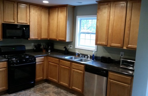 Cartersville House | SPACIOUS Cartersville HOME that SLEEPS UP TO 13 PEOPLE and 12 min. to Lakepoint!