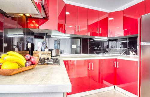 El Guincho Apartment | Spacious Central Apt w Private Parking Ocean View