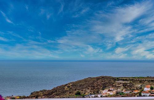 El Guincho Apartment | Spacious Central Apt w Private Parking Ocean View