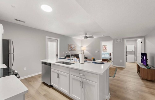 University Circle Apartment | Spacious & Central | 2 Bedroom | CLE Clinic