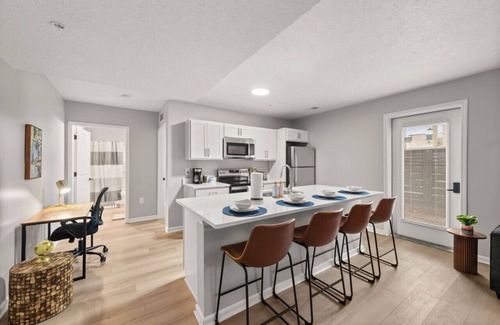 University Circle Apartment | Spacious & Central | 2 Bedroom | CLE Clinic