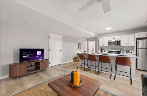 University Circle Apartment | Spacious & Central | 2 Bedroom | CLE Clinic