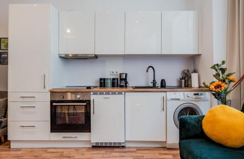 Wedding Apartment | Spacious, central 3 room flat with gym & play area