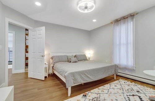 East Haven  Rutland County House | Spacious Central 4BR, Ski & Bike