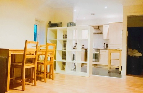 Chinatown Apartment | Spacious central acccommodation in the Heart Of Manchester City Centre.
