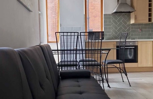 Chinatown Apartment | Spacious central acccommodation in the Heart Of Manchester City Centre.