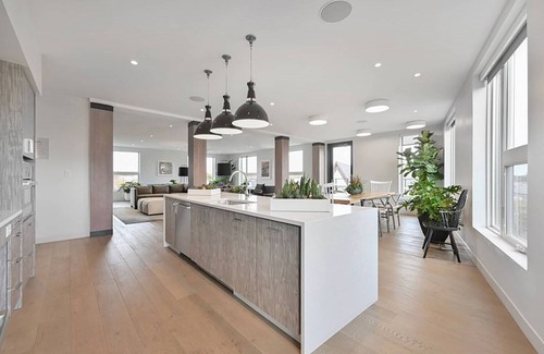 Central Square Apartment | Spacious Central Square Studio w/Doorman, near T Stop, by Blueground