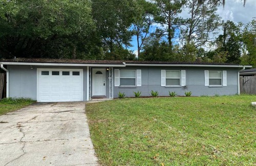 Arlington House | Spacious Centrally Located Home