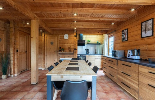 Verchaix Apartment | Spacious chalet near ski resort