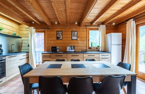 Verchaix Apartment | Spacious chalet near ski resort