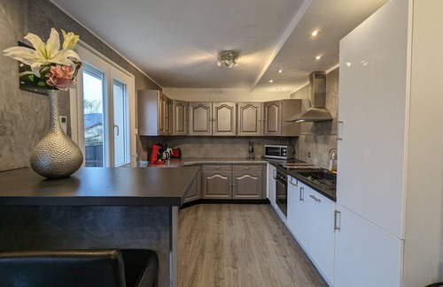 Ramonchamp Cottage | Spacious chalet with sauna, spa, and foosball, near ski resorts