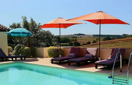 Vares Cottage | Spacious Character Cottage with Pool Set In Delightful Countryside