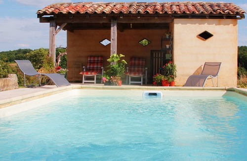 Vares Cottage | Spacious Character Cottage with Pool Set In Delightful Countryside