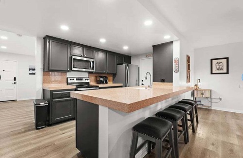 Sun City House | Spacious, Charming 2-bedroom Menifee Home, 30 mins to Disneyland!