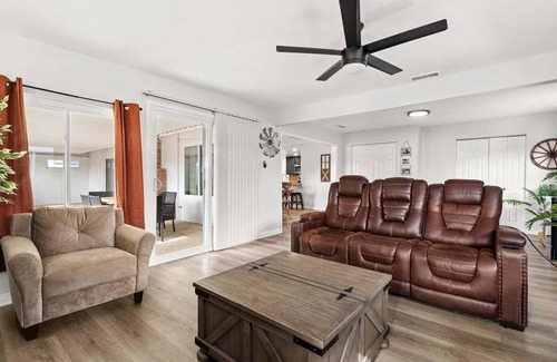 Sun City House | Spacious, Charming 2-bedroom Menifee Home, 30 mins to Disneyland!