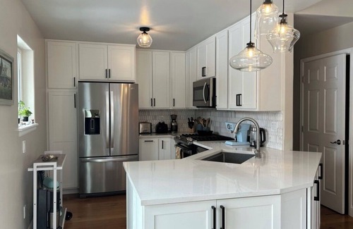 El Jebel House | Spacious, charming 3-bedroom house in lovely Carbondale with WiFi, hot tub, AC.
