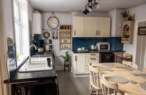 Hornsea Cottage | Spacious Charming Cottage near Lake and Sea