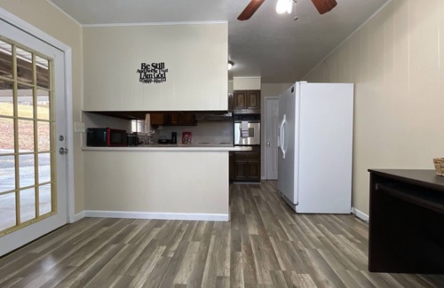 Bloomingdale House | Spacious, Charming & Serene Family Haven ~ Parking