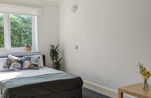 Herne Hill Apartment | Spacious City Hide-Away - Sleeps 6 - Ideal for getting around Central London.