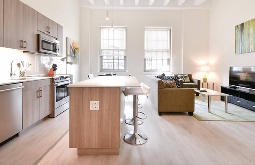 Chinatown Apartment | Spacious + Clean 1BR | Full Kitchen | Washer/Dryer | by GLS