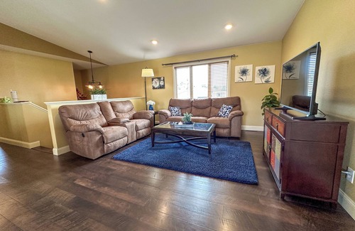 Mandan House | Spacious/Clean 4 Bedroom 2 Bathroom Home away from Home.
