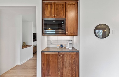 Plymouth House | Spacious, Clean, and Newly Renovated 5-bedroom house near Road America