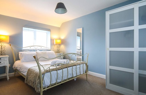 Wheatley House | Spacious & Clean House, sleeps 3 parking 2cars, Headington, Oxford, near A40&M40