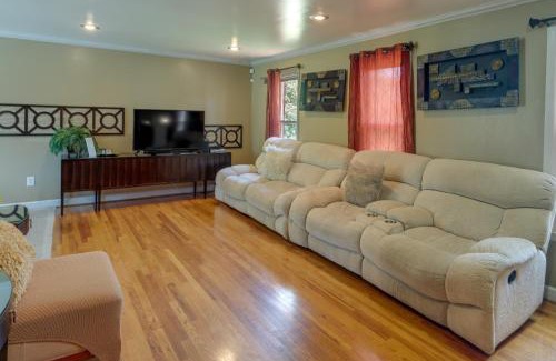Clinton House | Spacious Clinton Home with Patio 12 Mi to Capitol!