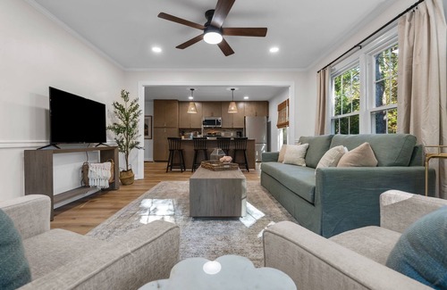 Wade Hampton House | Spacious|Close to DT|5 BDRM|4BA|PetsOK