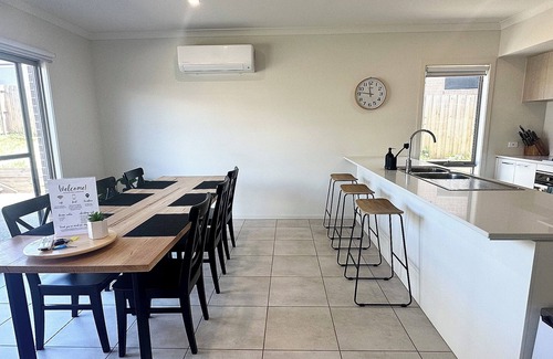 Mount Duneed House | Spacious Coastal Oasis - 10 min to Torquay, 10 min to Geelong !