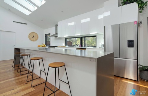 Moruya Heads House | SPACIOUS COASTAL RETREAT an easy walk to river or beach