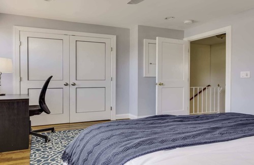Potomac West House | Spacious Colonial House in Alexandria | CozySuites