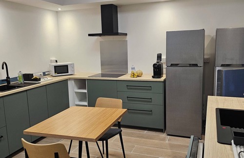 Salies-du-Salat Hotel | Spacious, comfortable accommodation on the village square in Occitanie