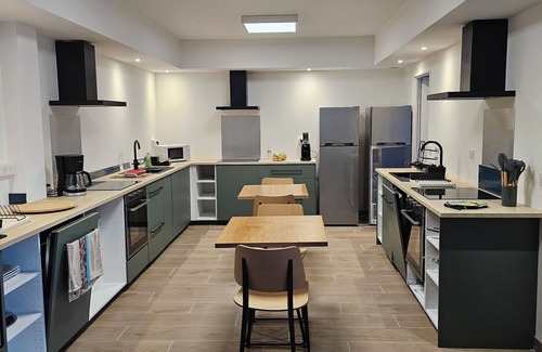 Salies-du-Salat Hotel | Spacious, comfortable accommodation on the village square in Occitanie